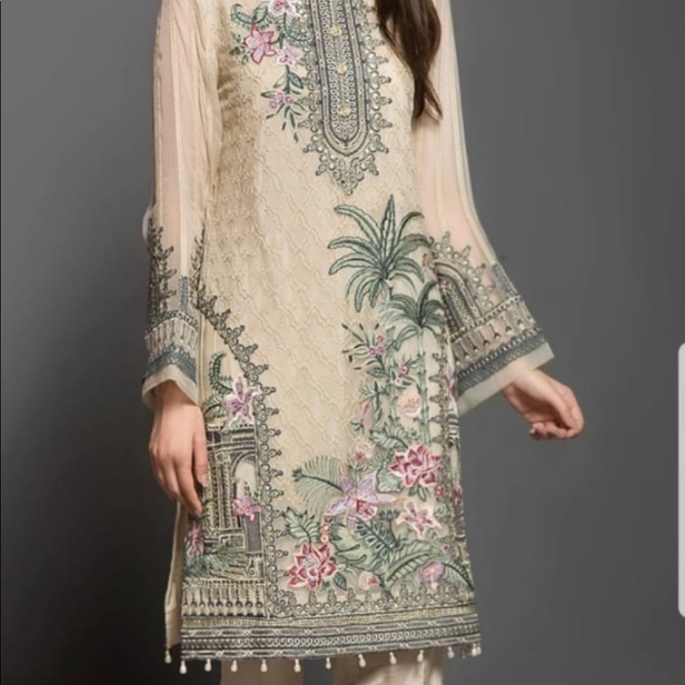 Worn once only, beautiful palm tree embroidery